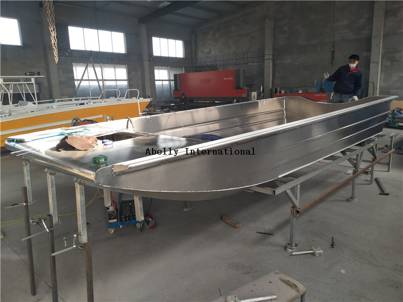 Limpieza y restauraci&oacute;n de cascos de hidrodeslizadores de aluminio