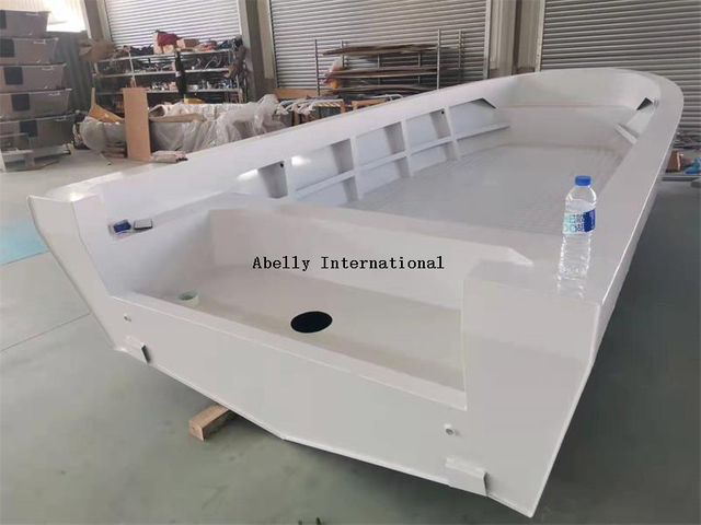 Barco con consola central de aluminio de 5,8 m